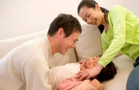 罕见详图讲解抚触方式，增进你和宝宝的亲密感