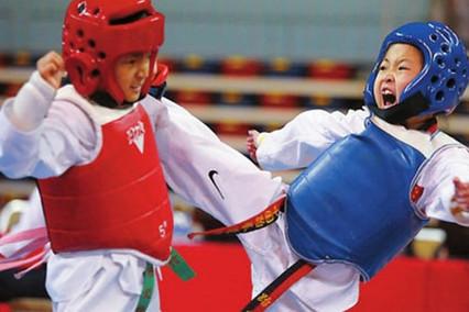 该给孩子学功夫吗？武术、跆拳道，哪个更适合学？