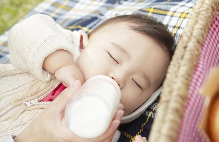 国内婴儿奶粉销量排行榜10强 告诉你国内什么奶粉好