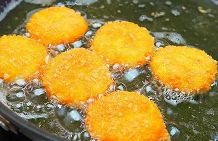 冬天正好吃的香酥土豆饼做法