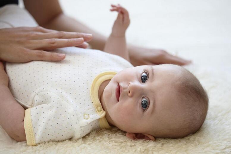 宝宝肠绞痛按摩手法图