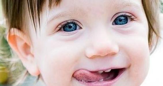 正确的宝宝刷牙姿势