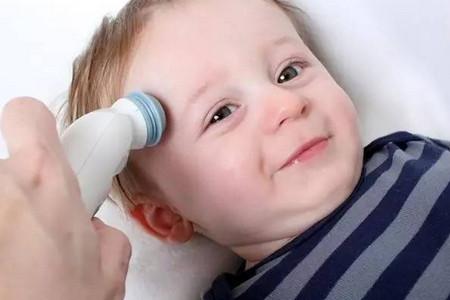 崔玉涛：宝宝发烧测温首选耳温枪，但大多数妈妈都没用对！