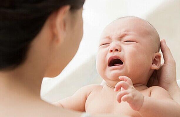 新生儿白天不睡觉哭闹是什么原因