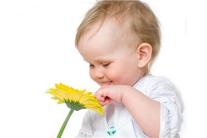 宝宝鹅口疮，哺乳妈妈也要注意乳房患鹅口疮哦！