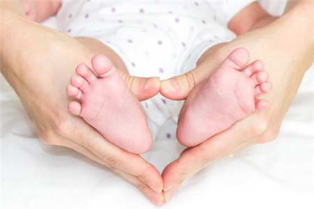 婴儿足内翻