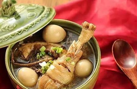 鲜美又滋补的“茶树菇鹌鹑蛋土鸡汤”做法