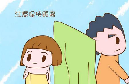 因女儿和爸爸睡，一家人闹到了社区，孩子分床睡影响到底有多大