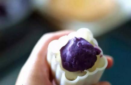 紫薯山药糕：晶莹剔透的小甜品！
