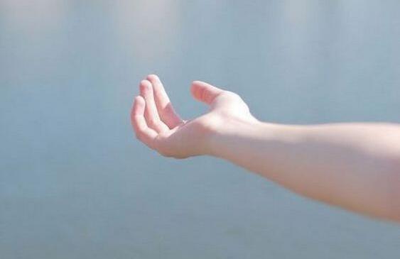 手肿是什么原因引起的