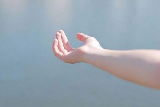 手肿是什么原因引起的