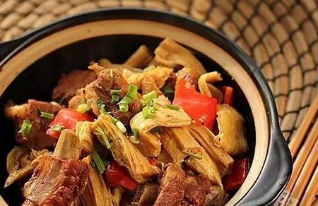 软滑入味、香而不腻的“腐竹烧排骨”怎么做