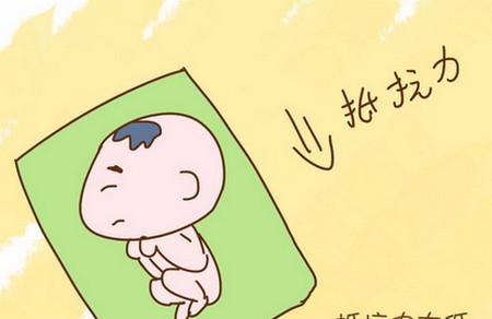 这么小的孩子就带着出远门，到底是心大还是缺心眼呢？