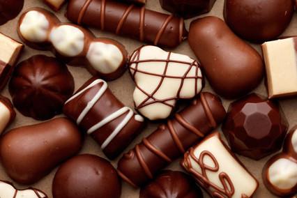 喉咙痛能吃巧克力吗