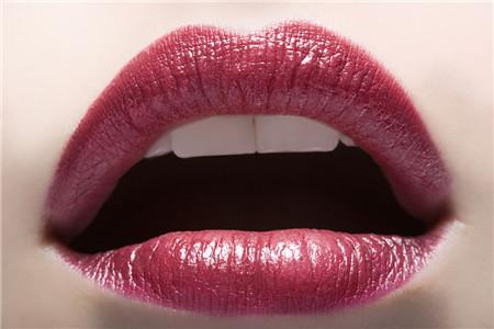 女人嘴大下面也大吗