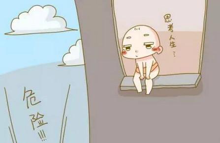 八个月宝宝的这一行为吓坏妈妈，悲剧真的就是一瞬间的事情