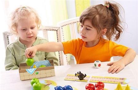 养娃不是宫斗剧，孩子和谁亲不用争