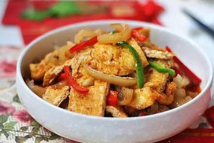 油豆腐焖肉皮怎么做好吃 功效堪比燕窝的油豆腐焖肉皮