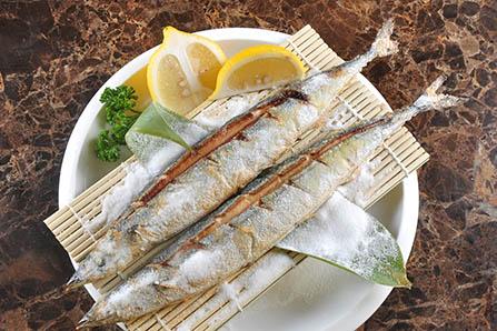 婴儿用床铃会斗鸡眼吗