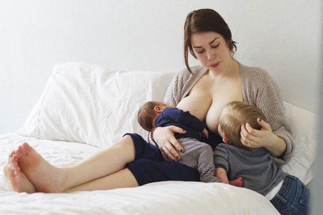 宝宝正确含乳姿势视频