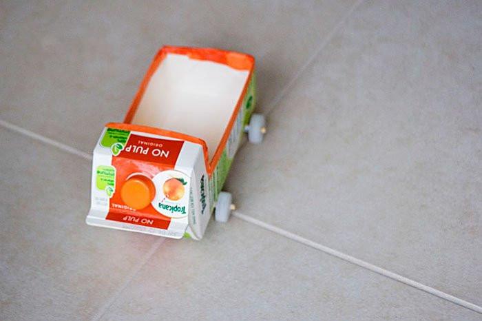 果汁盒小汽车制作方法