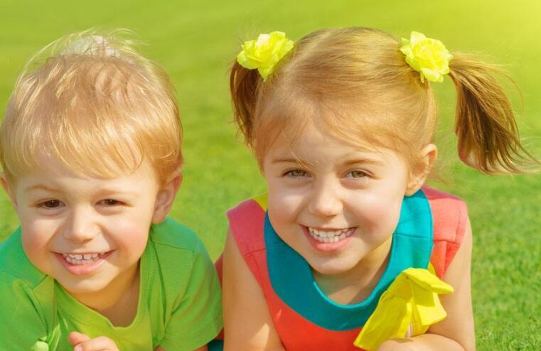 只有在大自然中，孩子才能敏锐调动所有感官