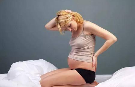 孕期怎么睡对胎儿好？3个阶段大不同！
