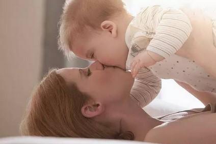 只粘妈妈不要别人，宝宝到底在怕什么？