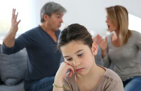 夫妻吵架竟当街丢下3岁女儿，稚子何辜？