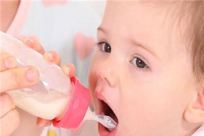 宝宝吃奶粉的大便是什么颜色