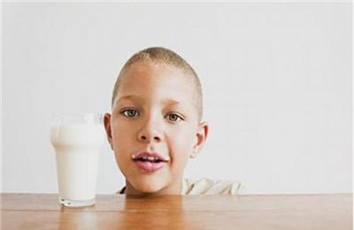儿童睡前喝牛奶好吗