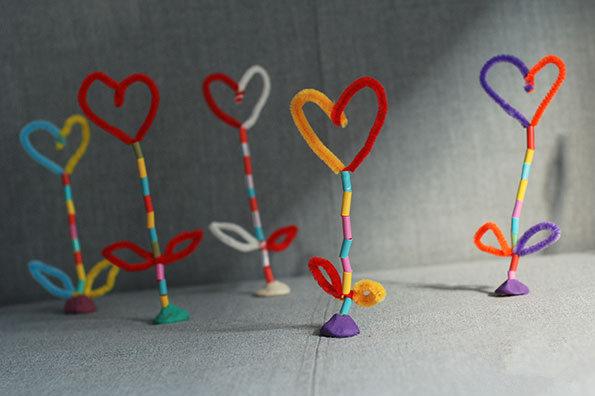 吸管扭扭棒爱心花朵制作过程