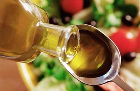 宝宝什么时候开始可以吃食用油? 宝宝吃葵花油好吗?