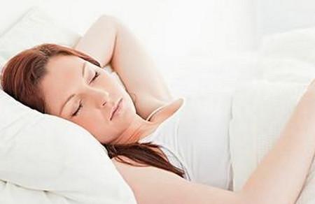 产后睡软床，让人越睡越觉得累，腰痛也是因为它