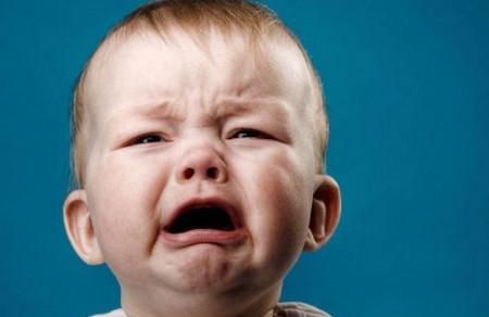 家长对宝宝的哭声回应太快，会不会让他/她养成用哭来控制大人的习惯？