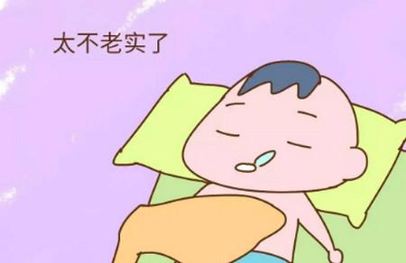 孩子晚上睡觉为何总踢被子？也有可能是生病了