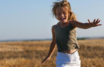 有教养的孩子到底长什么样，网友给出的暖心答案，总有一个打动你