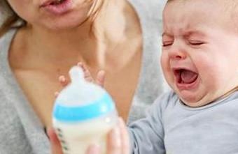 一直最爱吃奶的宝宝，最近却不肯张嘴，难道进入“厌奶期”了吗