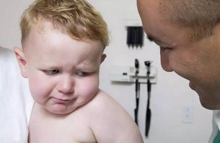 孩子哭了怎么办？你的第一个行为会决定孩子未来！