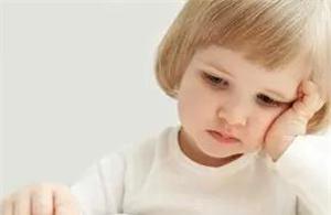 不要给年幼的孩子吃这12种食物，会有很大的危险