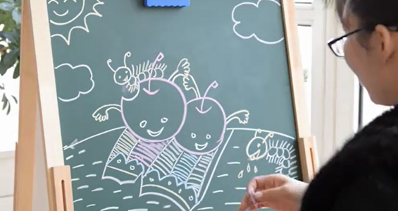 听故事学画画《小苹果与毛毛虫》