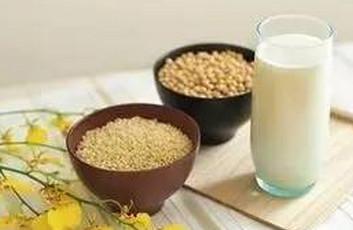 牛奶和豆浆，孕期喝哪个好？