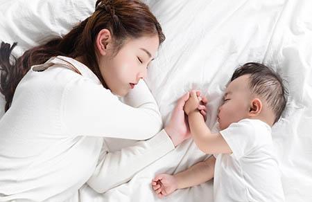 黄色小鸭专注母婴，给宝宝安心呵护