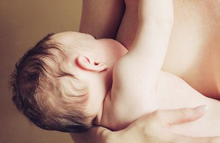 母乳喂养的妈妈们千万管好那张好吃的嘴！