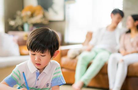 伊利纯牛奶含糖吗