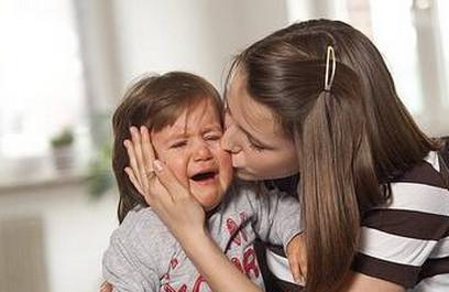 太神了！孩子哭泣时，你的第一反应将影响你们的亲子关系