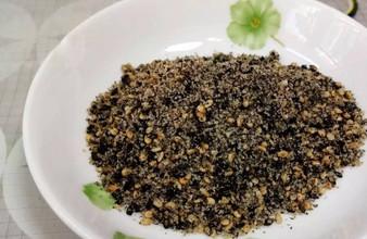 自制芝麻盐，炒菜凉拌加一点，提鲜还补钙