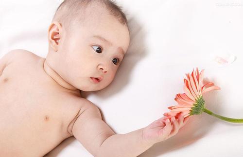 宝宝湿疹是怎么引起的？如何护理？