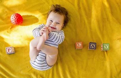 宝宝的小嘴各种闲不住，吃纸是必经之路吗？