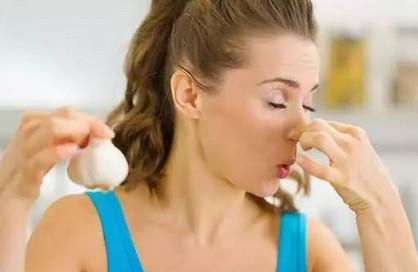 哺乳期间吃大蒜，可以提高母乳产量？夏天吃大蒜好吗？